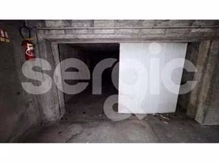 location garage box et parking à angers (49000) : à louer / 11m² angers