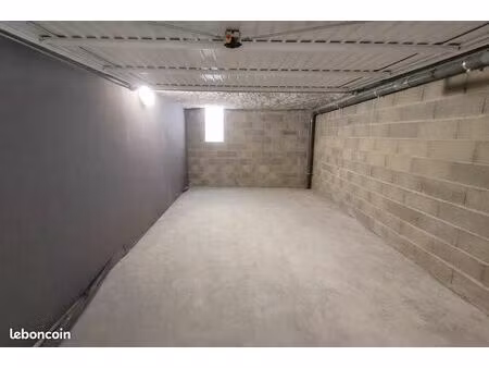 parking/box 1 pièce 15 m²