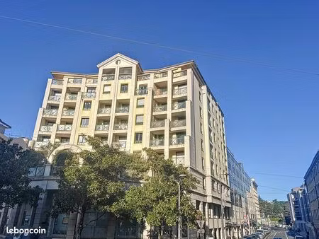 parking/box 15 m² lyon