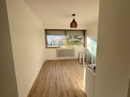 local professionnel 18m2 lyon 1