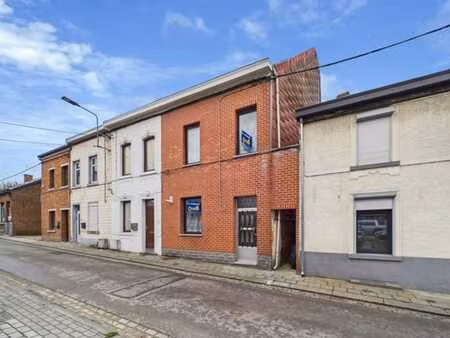 spacieuse maison avec deux entrées et jardin