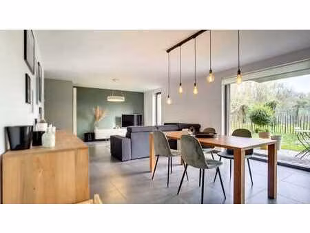 appartement 2 chambres avec terrasse et jardin