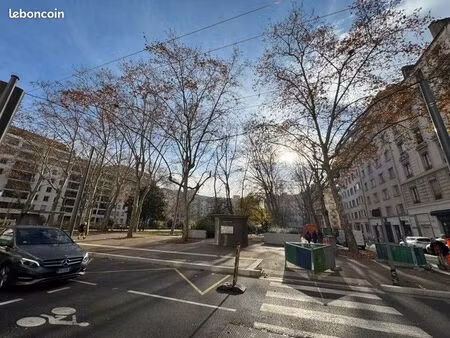 local industriel 298 m²