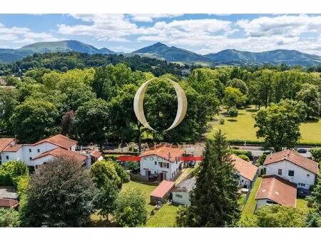 cambo-les-bains - maison familiale avec garage et jardin dans un quartier calme