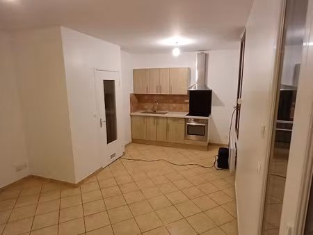 location appartement 2 pièces 36 m² à chelles (77500)  830 €