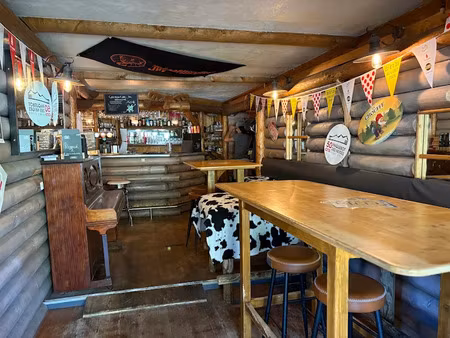 vente locaux professionnels à la plagne (73210)  696 200 €