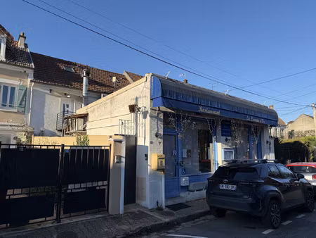 mur de restaurant + appartement