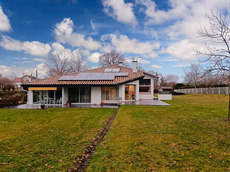 maison d'architecte à vendre à bascons - référence 15432