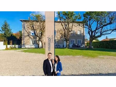 maison - 3 chambres - jardin - terrasse - garage - 2 places de parking privatives - proche