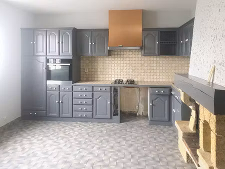 sainte sigolene !maison traditionnelle d'environ 130 m2 sur plus de 700m2 de terrain!