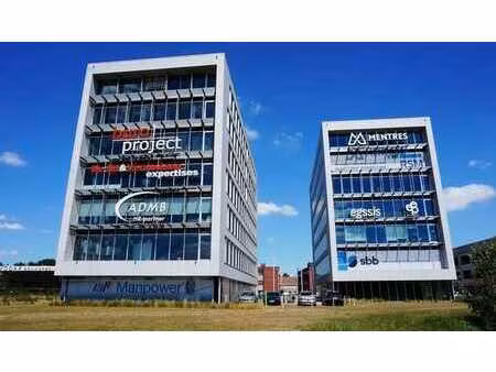 bureau prêt à l'emploi à louer le long de l'e40 à alost