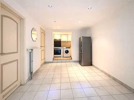 bureau au rez-de-chaussée +-43m² petite copropriété de 4 uni