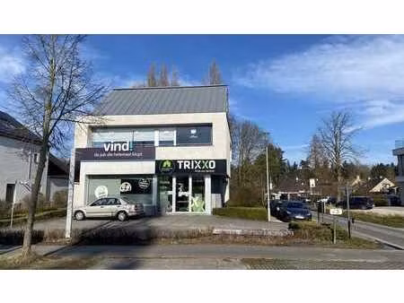 espace commercial à louer à un emplacement de choix à sint-