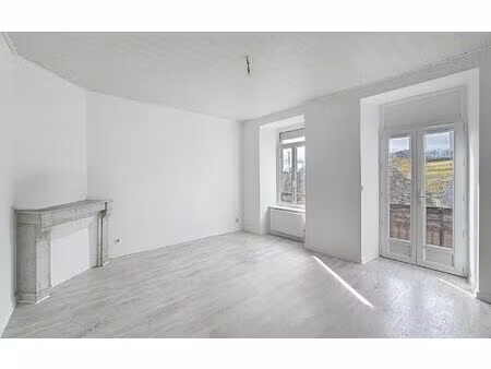 location appartement  64 m² t-3 à neuvéglise  490 €