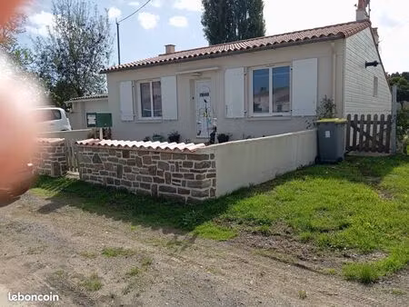 maison dans hameau grosbreuil