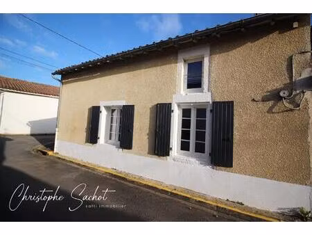 maison à mauzé sur le mignon  deux chambres