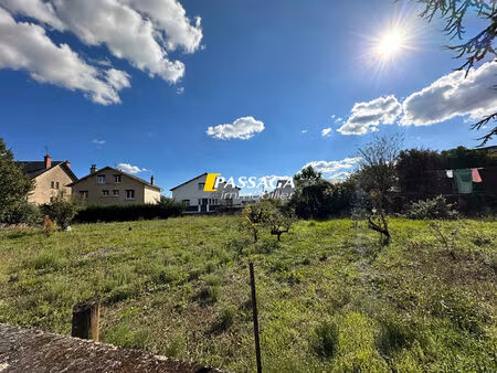 a vendre - ensemble de caractère avec maison de type 5  dépendances et terrain attenant - 