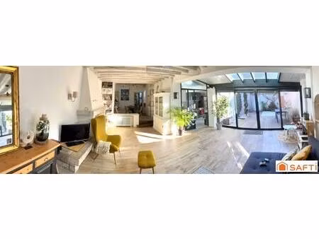 au cœur du village  189 m2 hab  4 chambres  3 sdb