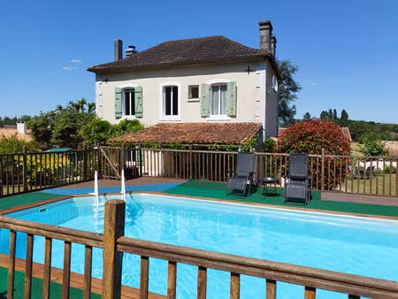 maison indépendante près de chef boutonne (deux-sèvres)  3 chambres  maison d’amis  piscin