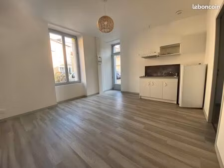 montmorillon  ville haute : appartement de type ii disponible