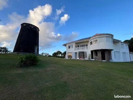 haut de villa t4 meublé – jardin – moulin – charges incluses – petit-canal