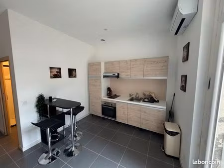 studio meublé avec cour exterieure