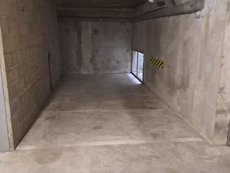 place de parking sécurisée en sous-sol proche théatre orléans