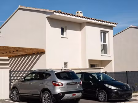 location maison 4 pièces 86 m² à cabannes (13440)  1 348 €