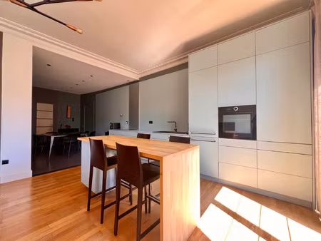 à vendre élégant t4 de 110 m2 avec balcons hyper-centre