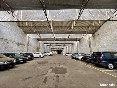 stationnement pour véhicule - hangar fermé et couvert