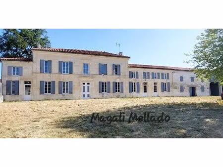 a saisir-maison charentaise avec dépendances