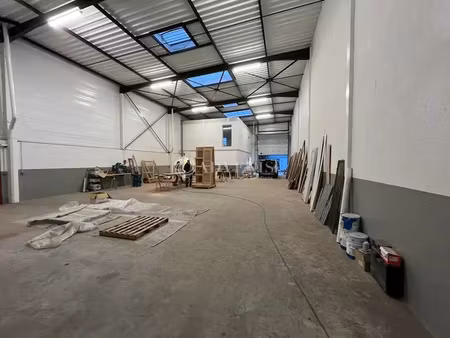 local d'activités a louer