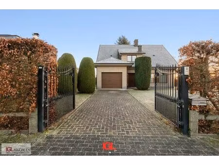 charmante vrijstaande villa op toplocatie in sint-pieters-leeuw