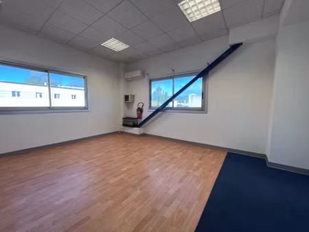 location local professionnel 28m² six fours les plages 83140