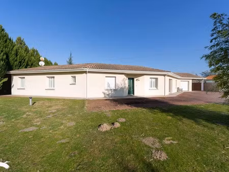 vente maison 7 pièces 200 m² à chepniers (17210)  312 934 €