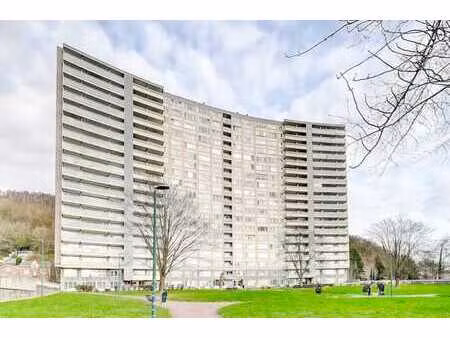 apparemment 2 chambres meublée !!