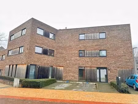 appartement 3 chambres  terrasse et emplacement.