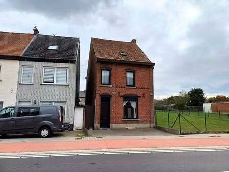 te renoveren woning met tal van mogelijkheden in het cent...