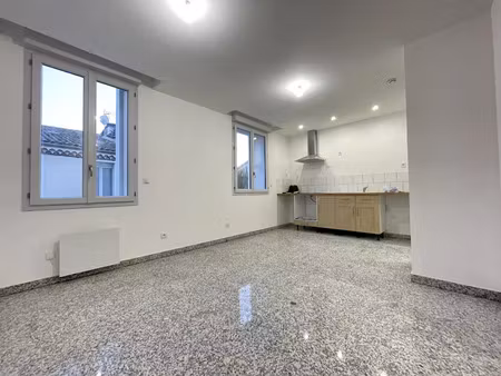 location appartement 3 pièces 70 m² à lespignan (34710)  690 €