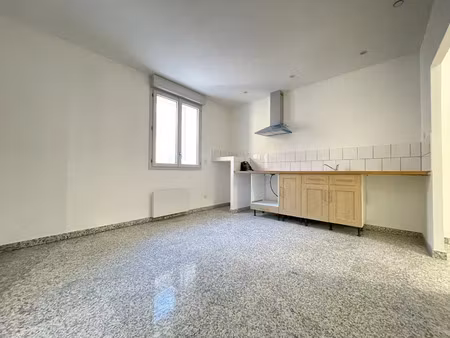 location appartement 3 pièces 71 m² à lespignan (34710)  650 €