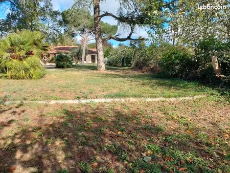 terrain 630 m² gratentour