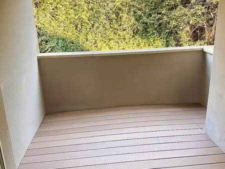 t2 rare à malemort – clim bi-split  cuisine socoo’c sur mesure  salle de bains hôtelière