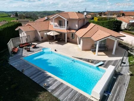 chazelles sur lyon - loue villa de 180m² (4 chambres) sans vis-à-vis avec piscine. disponi