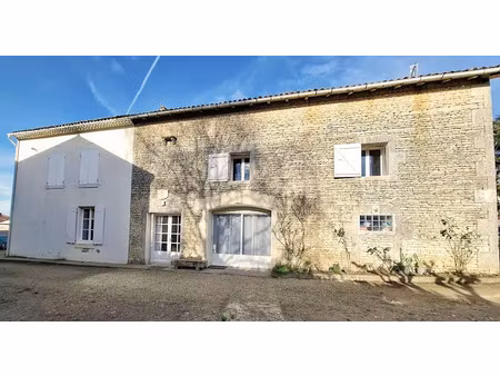 vente maison 6 pièces 193 m² à asnières-la-giraud (17400)  299 000 €