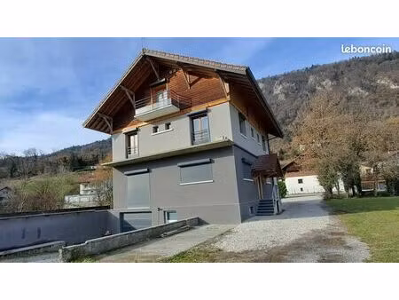 t4 appartement neuf 87m² dans maison au calme / 2 places de parking