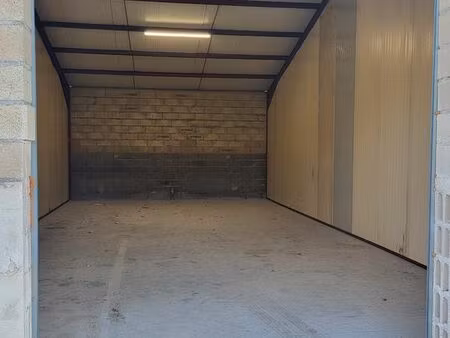 loue grand box/garage/cellule de stockage