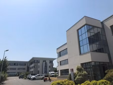 vente/location bureau st gregoire 90 m²