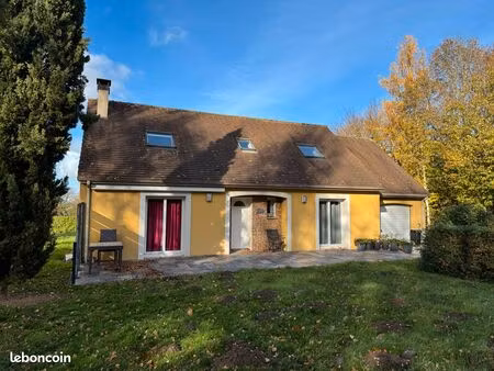 maison individuelle au pied de la forêt