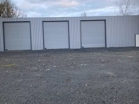 bonjour loue bâtiment hangar dépôt