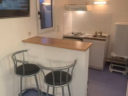 location studio meublé